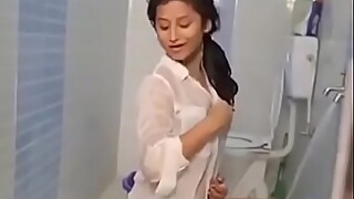 beautiful girl in bath room 2018 (sexwap24.com)