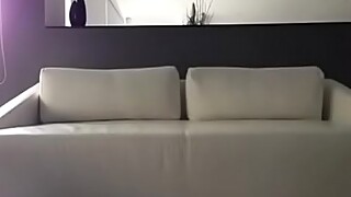 ä¸­å›½å¤«å¦‡åœ¨æ²™å‘ä¸Š