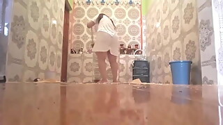 Arab morrocan wife big ass cleaning